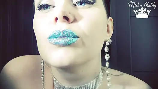 Bibir glittery biru berbau & menyembah