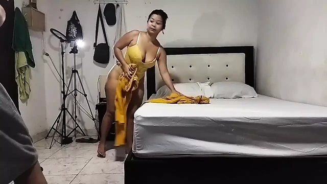 Stepmother with Big Ass Falls at My Feet She Is a Sucker
