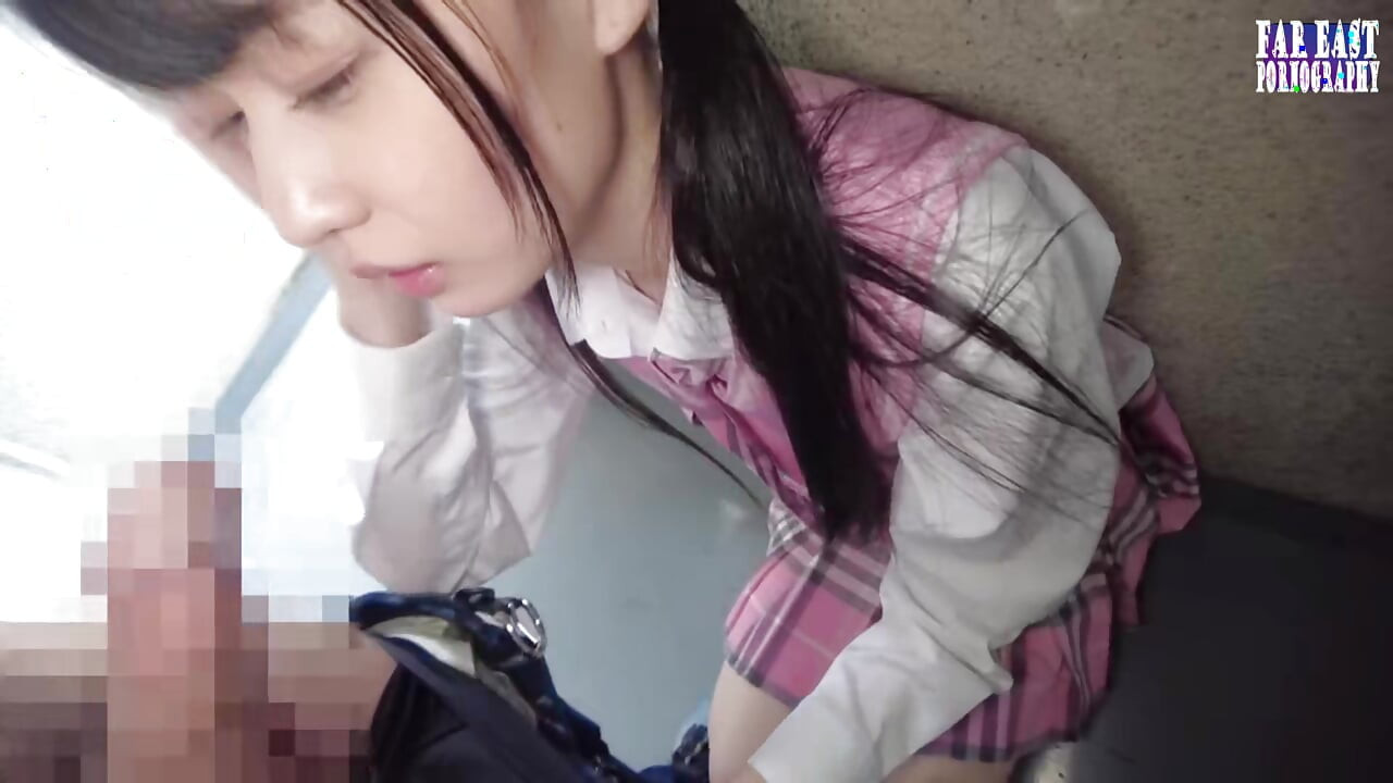 Деликатна глътка блаженство с малка извивка Тъмнокоса дразнене на сладка орална среща, част 2