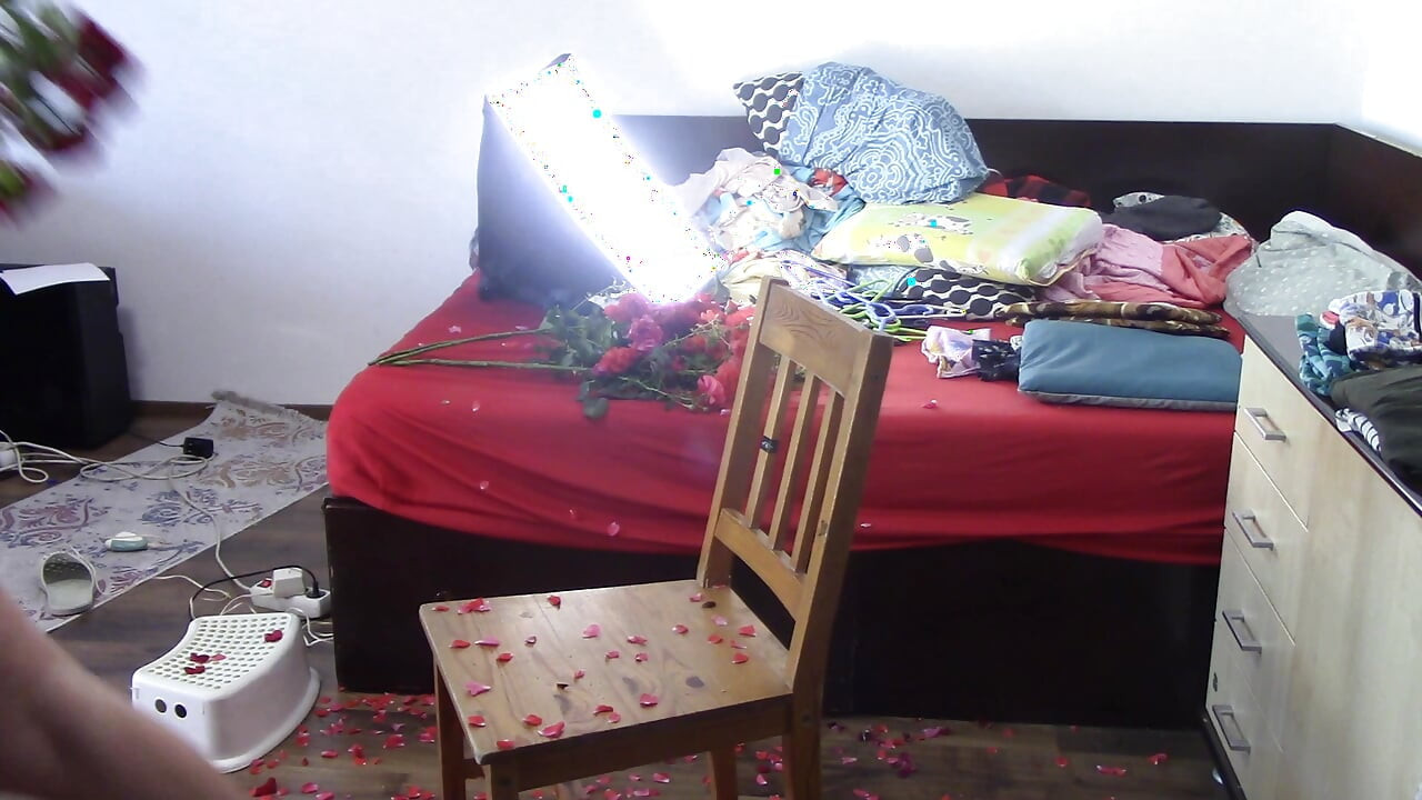 Sexy has fun with roses naked. The sexy epilates the hair on her legs.
