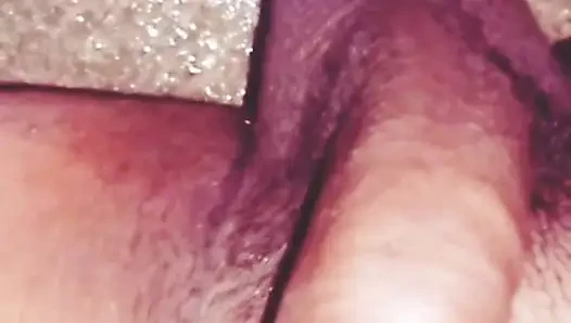 Bugün duş alırken mastürbasyon yapıyorum bugün çok seksi bir transseksüelim