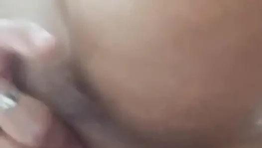 Assy pengen muasin dirinya sendiri sambil mandi sambil fingering memeknya
