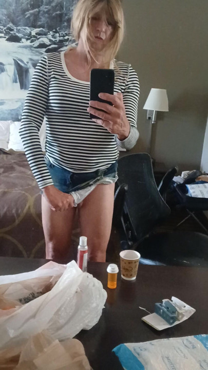 Madisongurl loves stroking her little clit for you