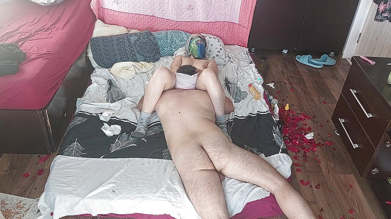 Lick the wife's juicy pussy until orgasm. Hot sex amateur couple. Sensual massage of a sexy couple with oil on the body.