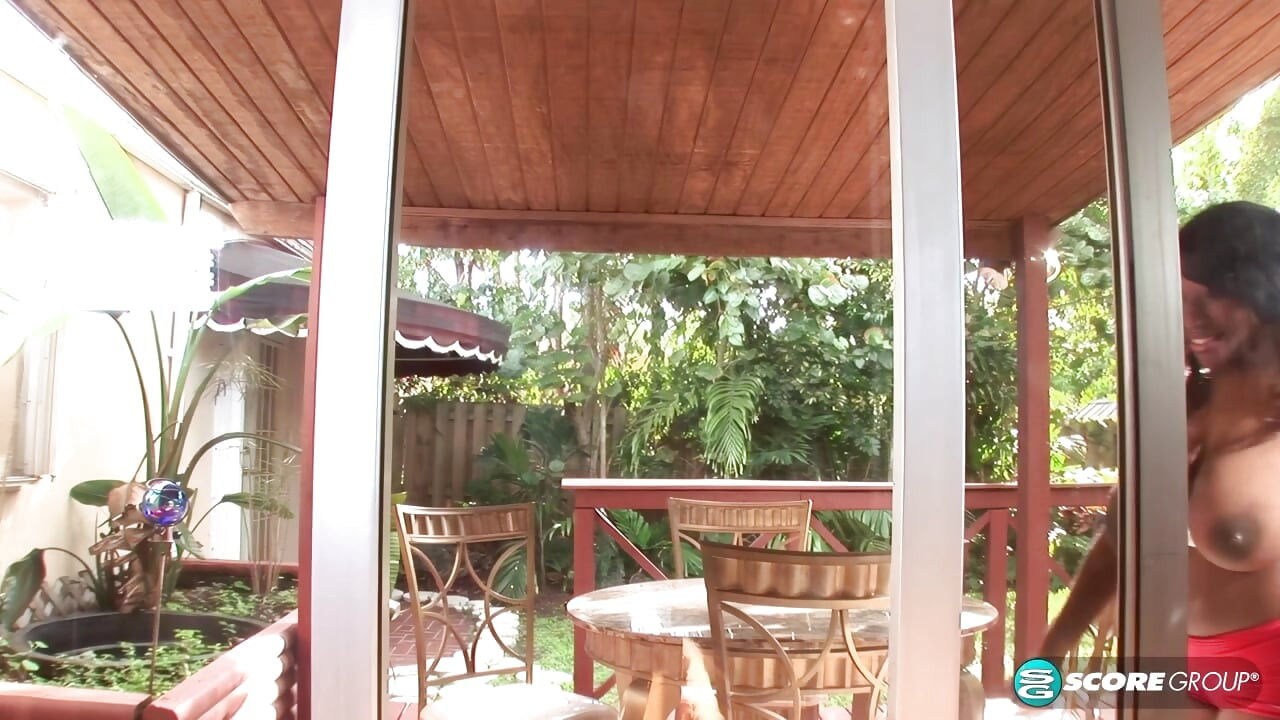 Janet Jade quiere que te masturbas mientras la ves hacer