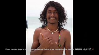 Hübsches maledivisches schwules Solo