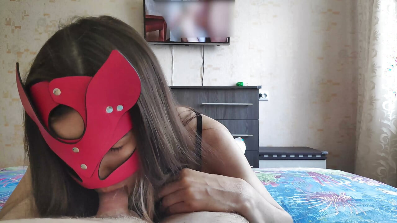 A friend's stepsister gave a blowjob while I was watching porn