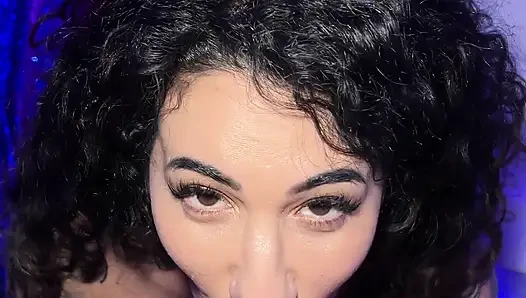 Arabelle raphael genießt vibrator und analficken, bis sie kommt