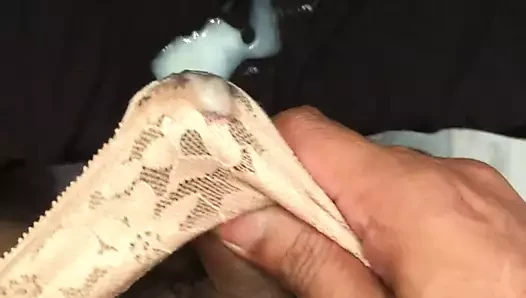 Nut içinde eş külot