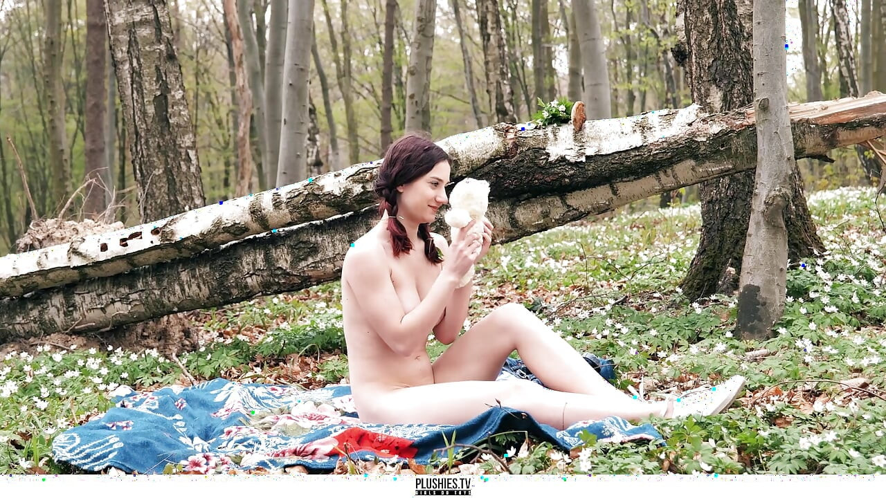 Nymph hutan meggy, dildo kaca dalam pepek dan beruang Teddy