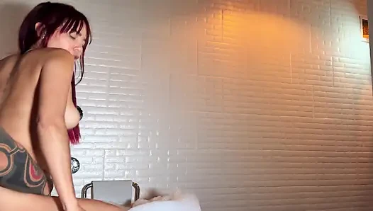 Трах с красивой молодой колумбийкой Эллисон Свит в джакузи