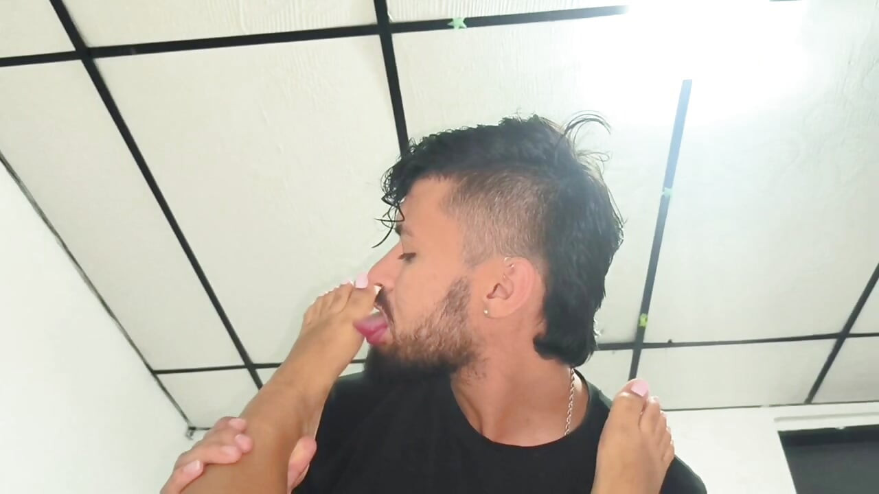 I suck her feet Ami girlfriend