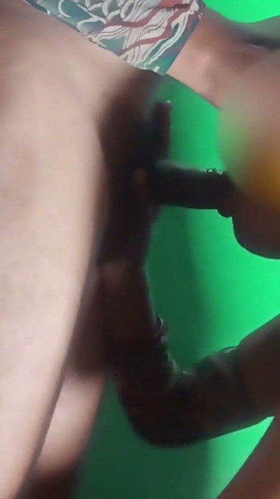 Desi-Bhabhi lutscht Schwanz und wird hart gefickt | Clip 1