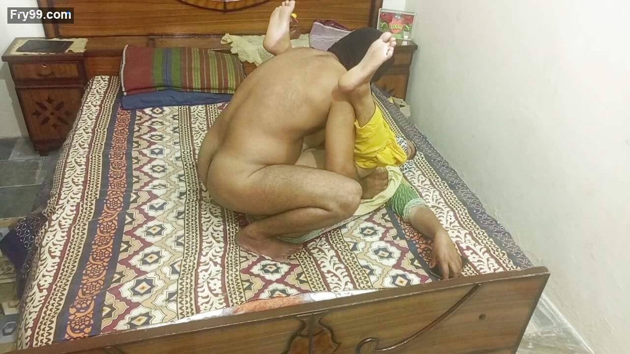 Yenge ve devar evde yalnız tam sert seks