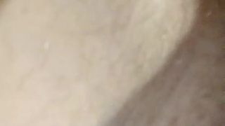 Russa madura em close-up masturbação