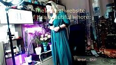 Super webcam whore Aimee Hot MILF professionally handles both her holes to the delight of people))