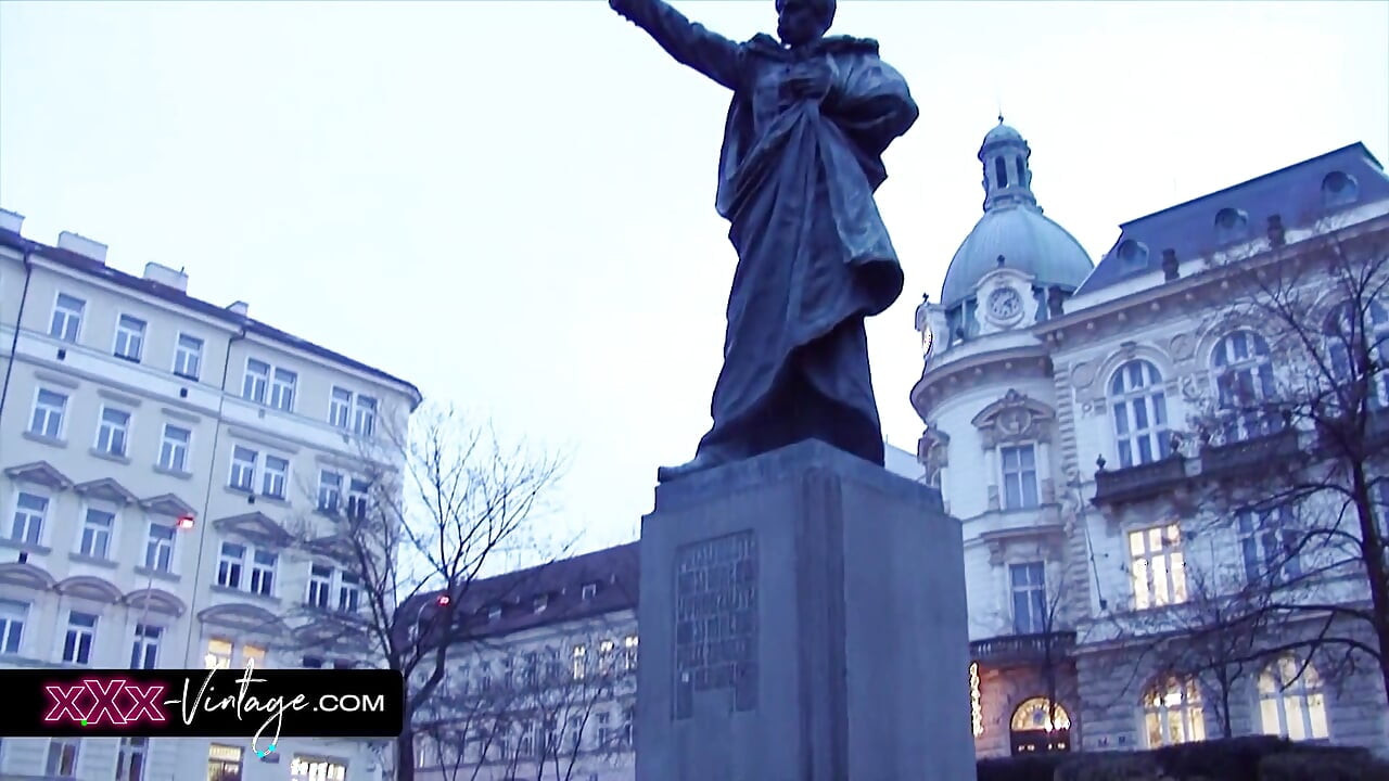 Tarra White szexel a csapossal