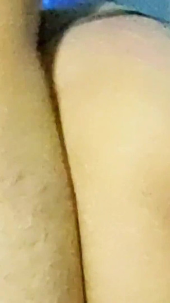 لحظة قوية من "زوجة أبي الجميلة تدعوني لأمارس الجنس معها"