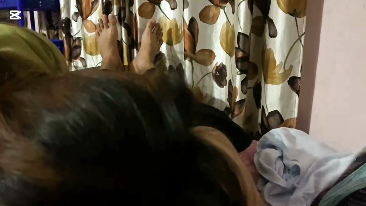 New nepali video.thulo lado la thokauna man huna kt inbox. Neighbour girl shockmy.........