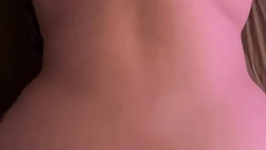 Cewek amatir ini dientot gaya doggy habis-habisan sama pacarnya - pov Crot banyak di punggung dan pantatku