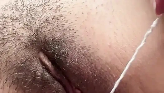 Вставляет В Тугую Волосатую Киску Крупным Планом Дважды, Надевает Ежедневку
