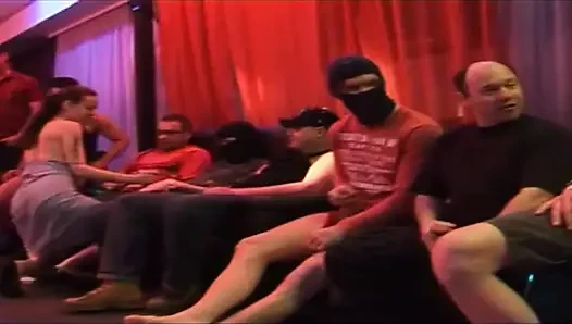 Olgun hatun yoğun parmaklama ve oyuncak esnemesinden ıslak