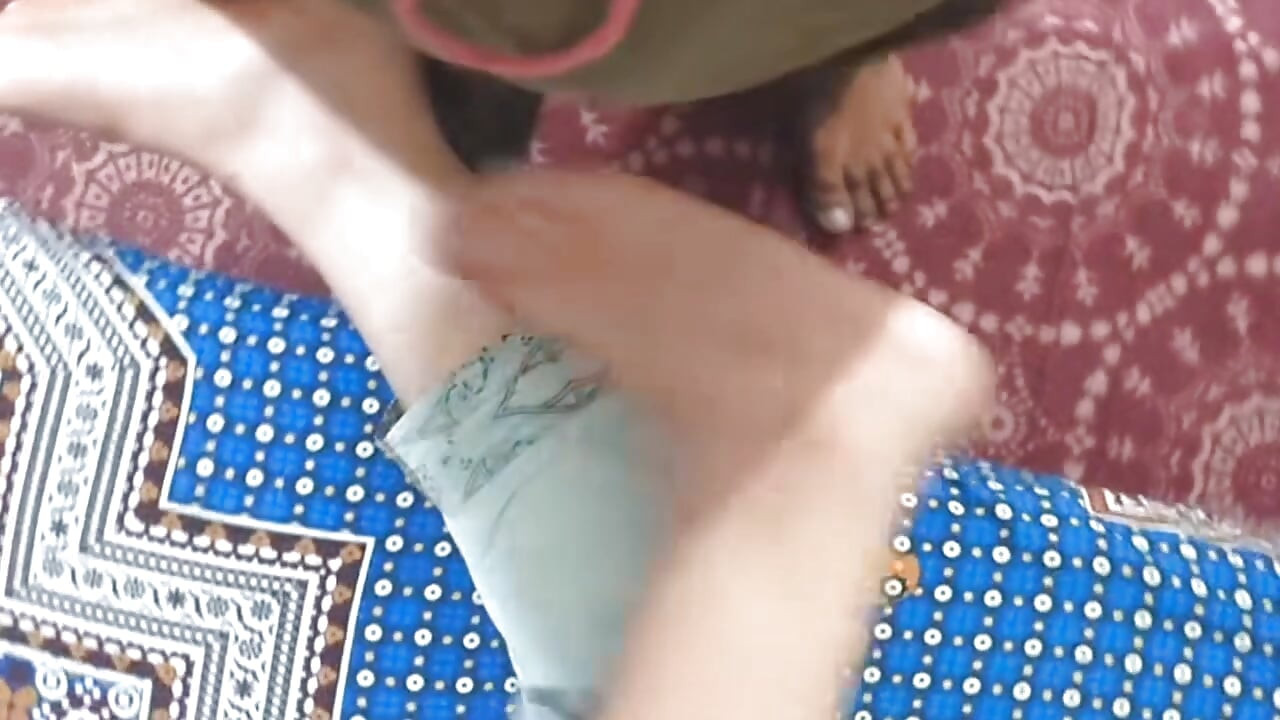 Saali ko chod diya jija ne.