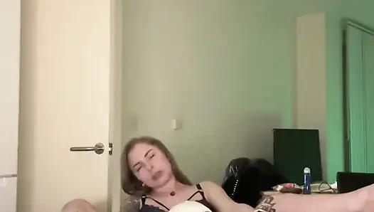 Canavar büyük zenci yarağı ile gece geç saatlerde sikiş