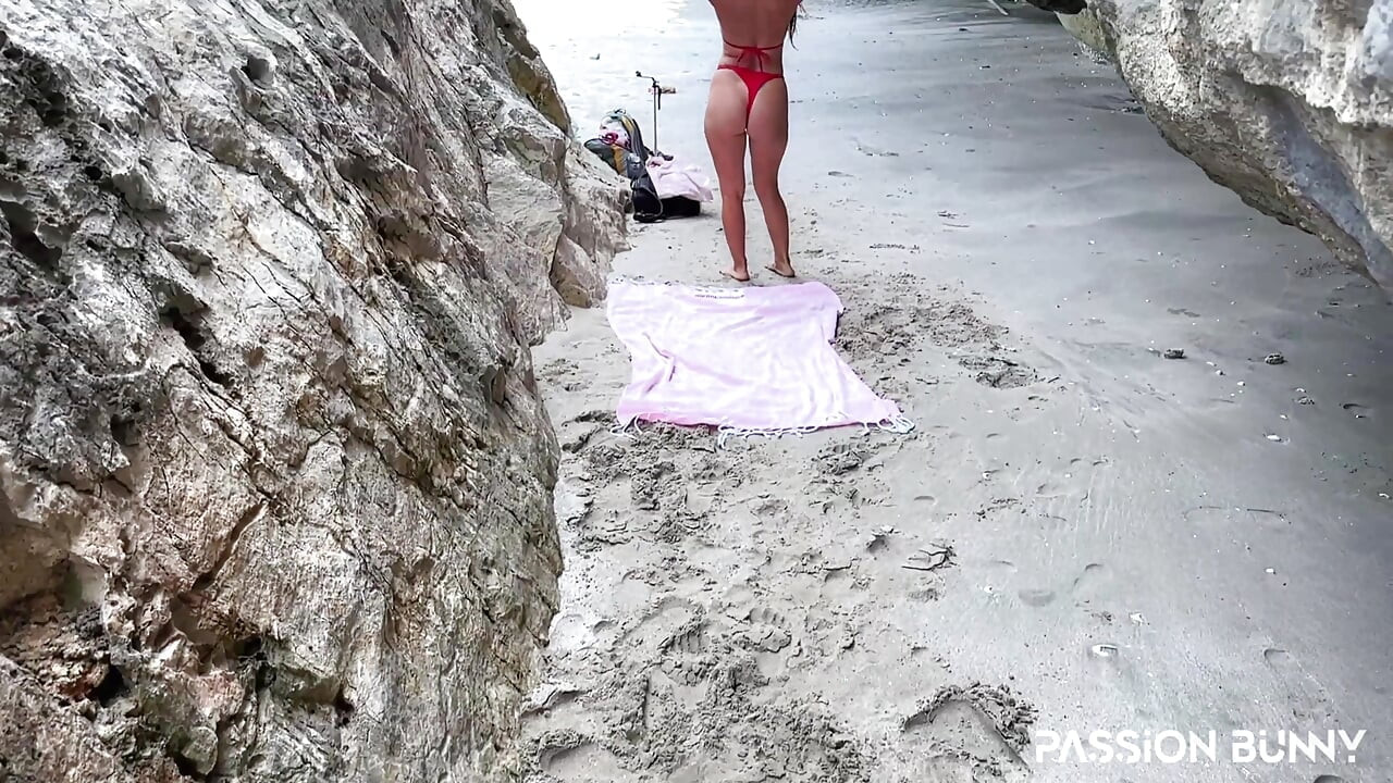 Seks anal di pantai tropis sampai mulutnya dicrot sperma hangat
