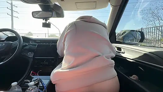 Nefis Jimmy ve Sürtük Kitty arabada azıyor ve sikişmeye başlıyor