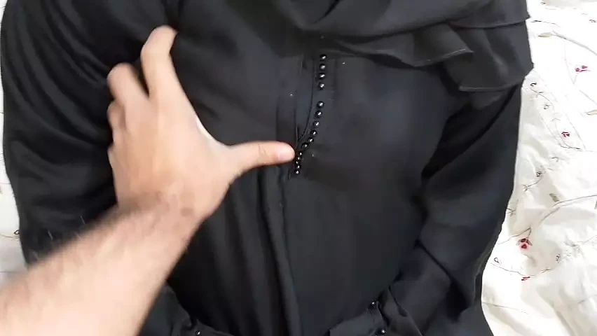 继兄弟来了解他的穆斯林继妹的出轨