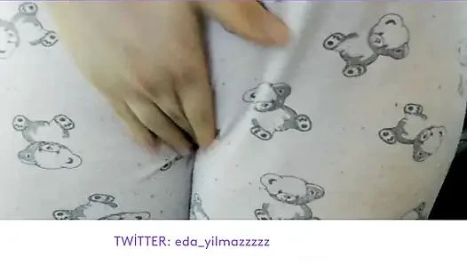 CAMELTOE- SWOLLEN PUSSY- MASTURBATE WITH PAJAMAS