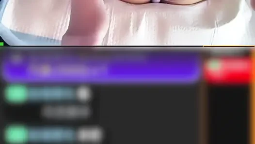 Öğretmenin video canlı yayını, şehvetli bir grup adamla paylaşıldı