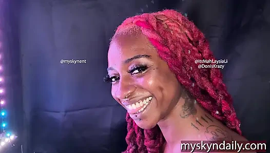 Gırtlağına kadar büyük zenci yarağı alıyor