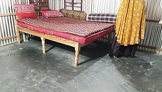 Tetangga tiri dengan desa di rumah