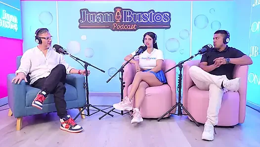 Yaramaz bir esmer o kadar azgındı ki arkadaşının sert yarağına tırmandı ve ateşli bir kaltak gibi bindi!