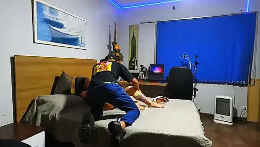 Перерыв на ужин: она хотела сесть на мой член перед десертом