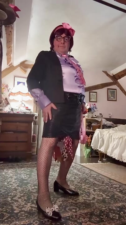 新しい黒いスカートで夜を過ごした