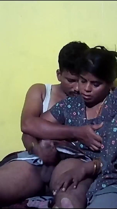 "भारतीय गांव की घर पत्नी मेरे बड़े लंड को धक्का देने के लिए मिलता है" से जबड़े छोड़ने का पल"