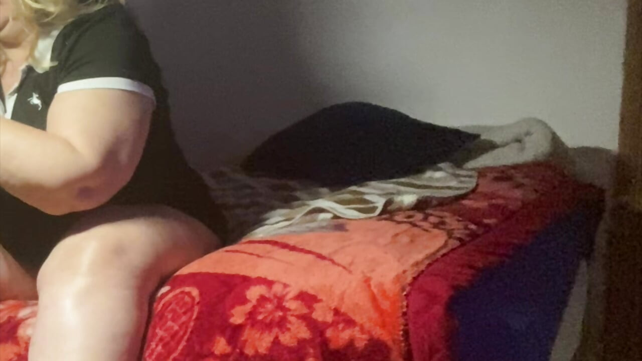 Mature Handy gilf slowly oil massage BBC, stepson's friend stays at my house and I end up with his cum in her mouth