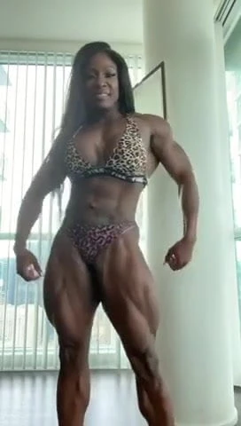 Fbb - Posing