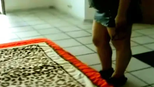 Tombul Fransız fahişe ateşli bir üçlü sekste sert sikiliyor