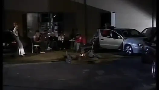 Cewek jalang ini dientot habis-habisan sama kontol besar sampai matanya menerang keenakan!