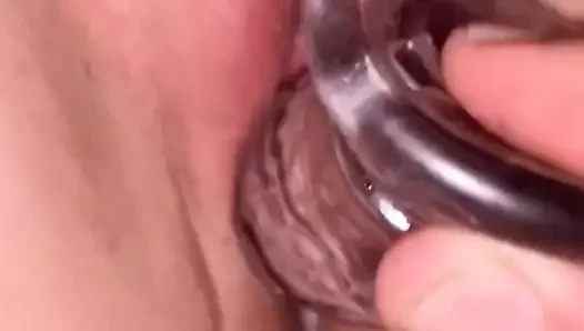 Creamydixielove spielt mit sahniger Muschi mit Vibratoren und Dildos, die enge kleine Muschi dehnen