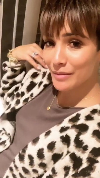 Frankie Bridge pretty selfie vid