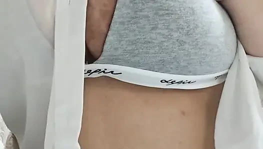 Gel ve seksi büyük göğüslerimi ve büyükümü gör
