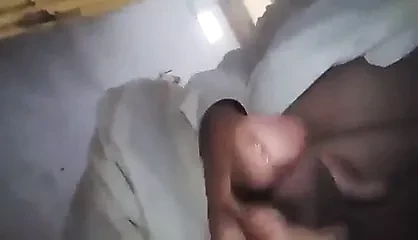 Пакистанский дедушка-баба показывает свой толстый большой член