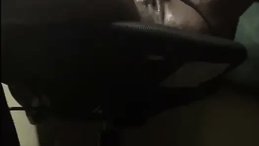 Fışkırtıyor ve serbest bırakıyor
