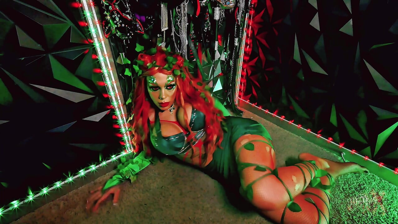 Ivy's Kiss Bloom of Ruin