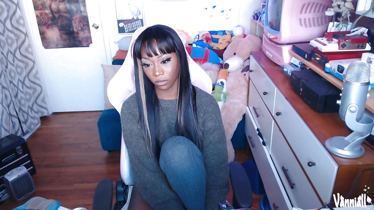 Gooning My Huge Tgirl Dick to Cum on My Face - Vanniall Afiando seu BBC para um grosso auto-facial - Full Camshow